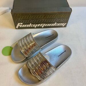 New Funky Monkey Silver Women’s Rhinestones Slides Summer Sandals / Sz 7